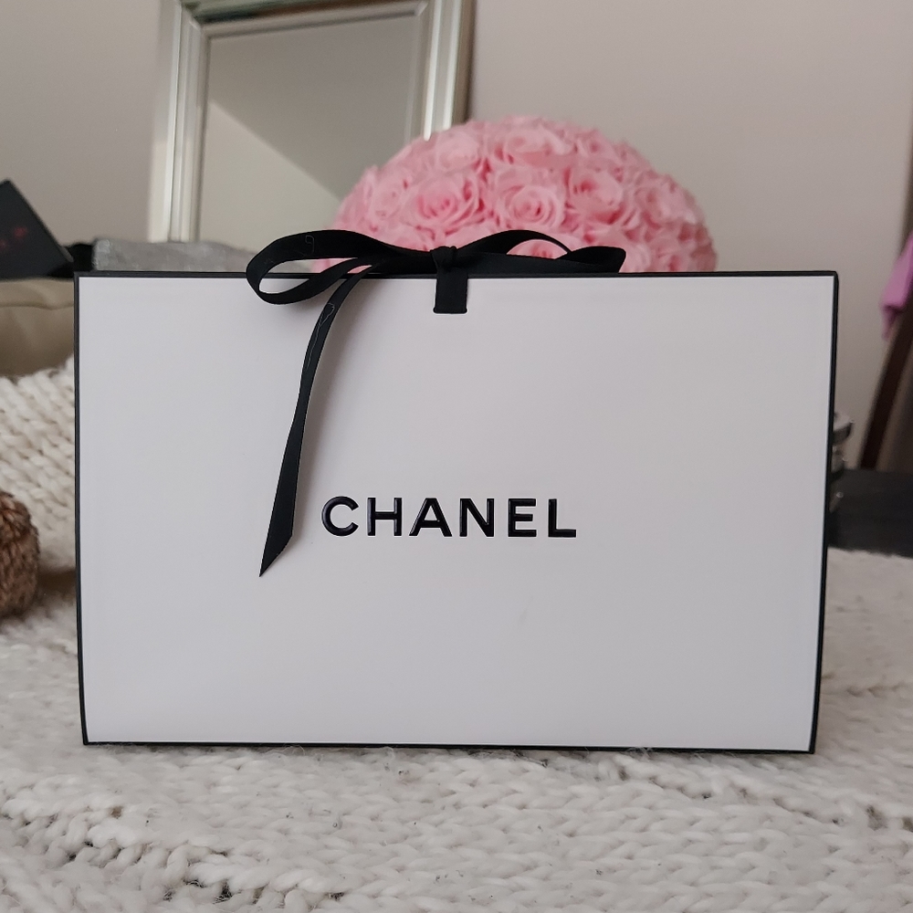 CHANEL Small White Oragami Folding Gift Box